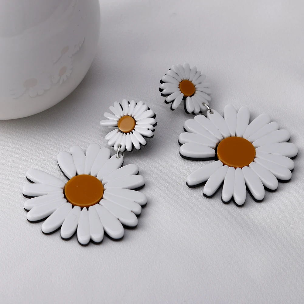 Acrylic Colorful Sweet FishSheep Flowers Drop Earrings for Women Korean Handmade Simple Little Daisy Pendent Earring Jewelry smile