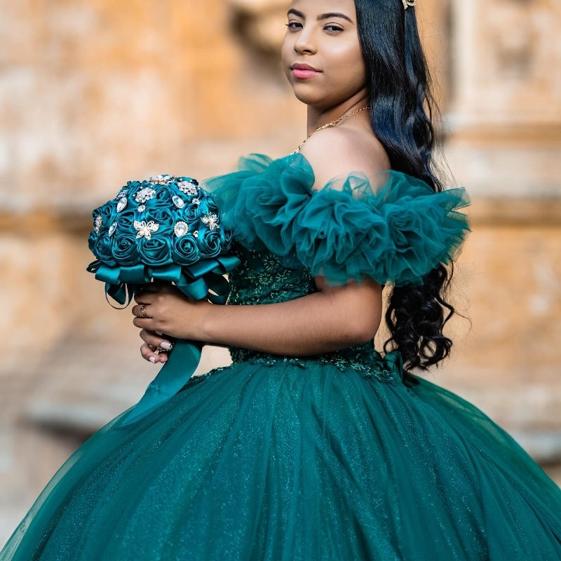 Emerald Green Off The Shoulder Ball Gown Quinceanera Dresses Beads Crystal Tull Tiered Vestidos De 15 Anos Corset Dress For 16th Birthday