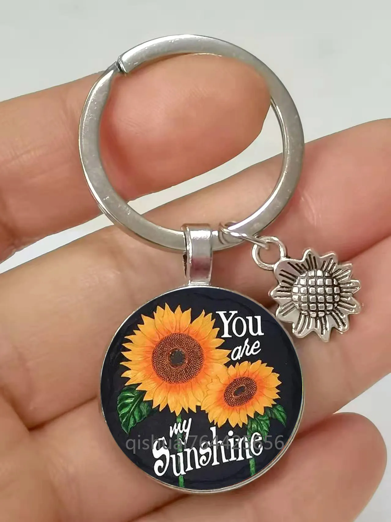 Sale Alloy Hot Suower Glass Convex Keychain Car Keychain Case Charm Metal Keyring Keychain Gift For Women, Men smile Women,