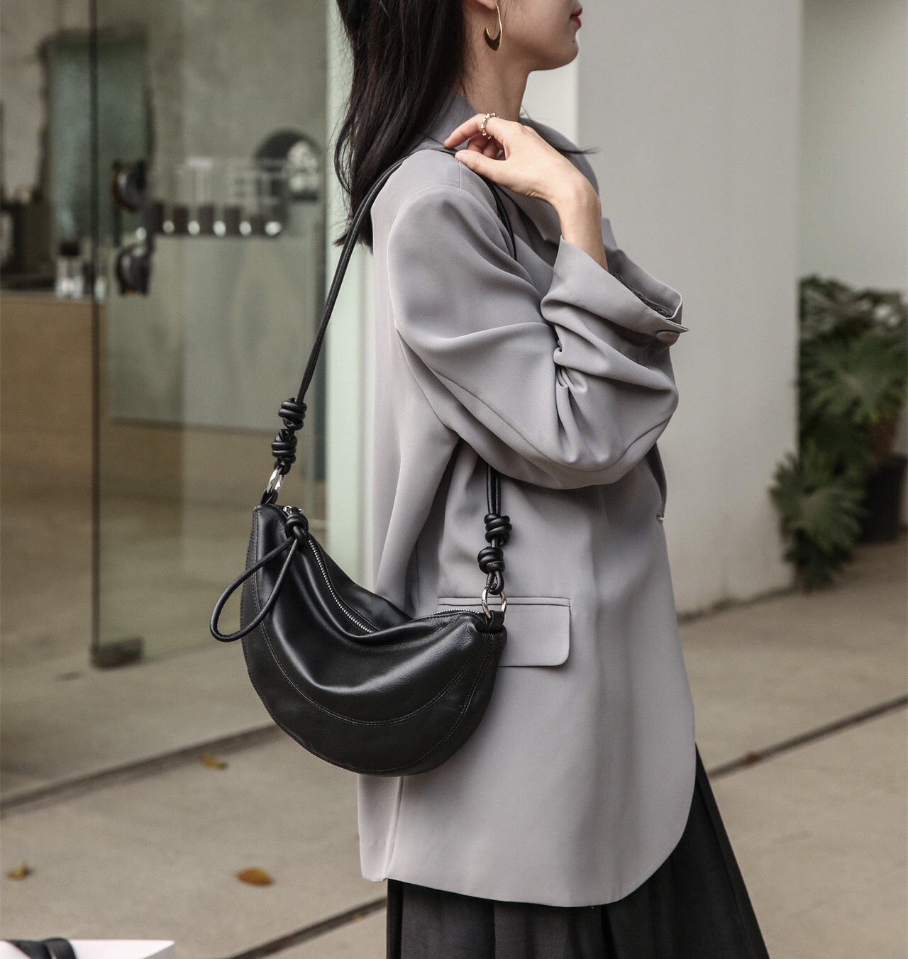 Niche Style Half-Moon Shape Flap Saddle Small First Layer Cow Leather Women Shoulder High-End Daily-Use Crossbody Bag Genuine Leather Zipper BagVoyage