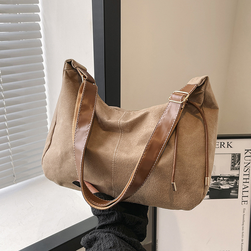 2025 Designer veet 3 Deer skin soft face tote for women 2024 new autumn and winter Korean niche crossbody large capacity commuting shoulder bag free s