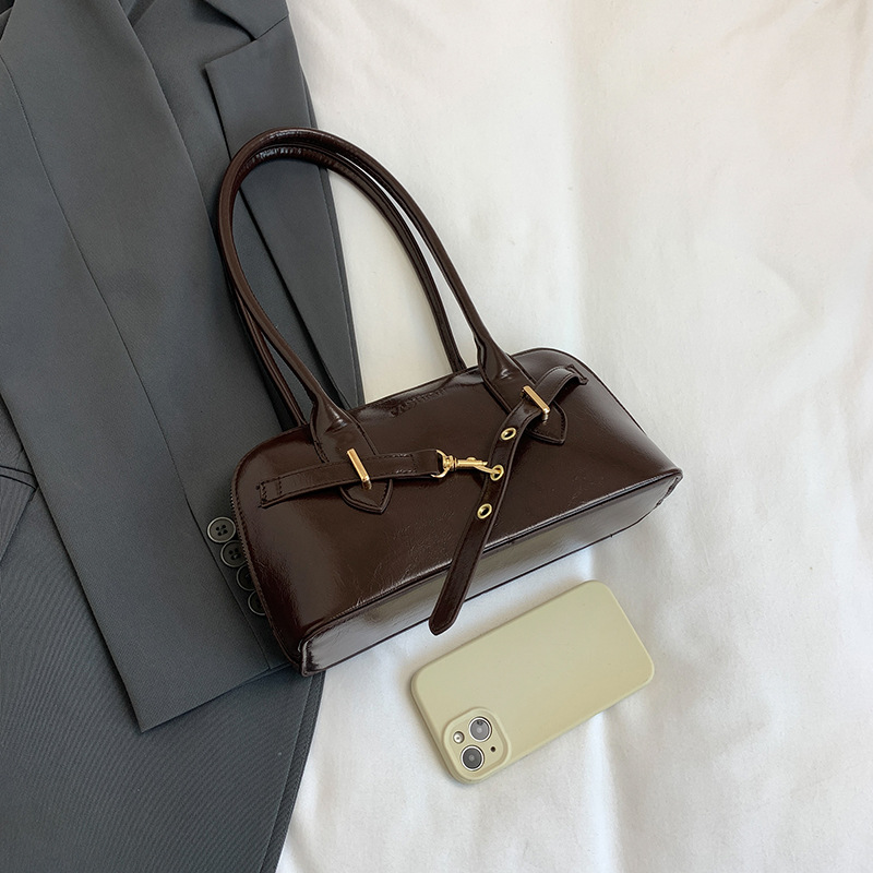 2025 Designer women's 3 2024 niche autumn winter new trendy and versatile crossbody with retro texture commuting shoulder bag