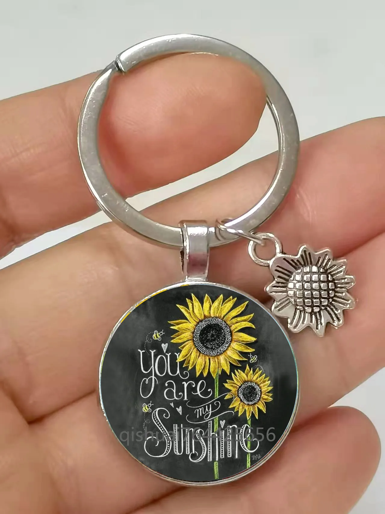 Sale Alloy Hot Suower Glass Convex Keychain Car Keychain Case Charm Metal Keyring Keychain Gift For Women, Men smile Women,