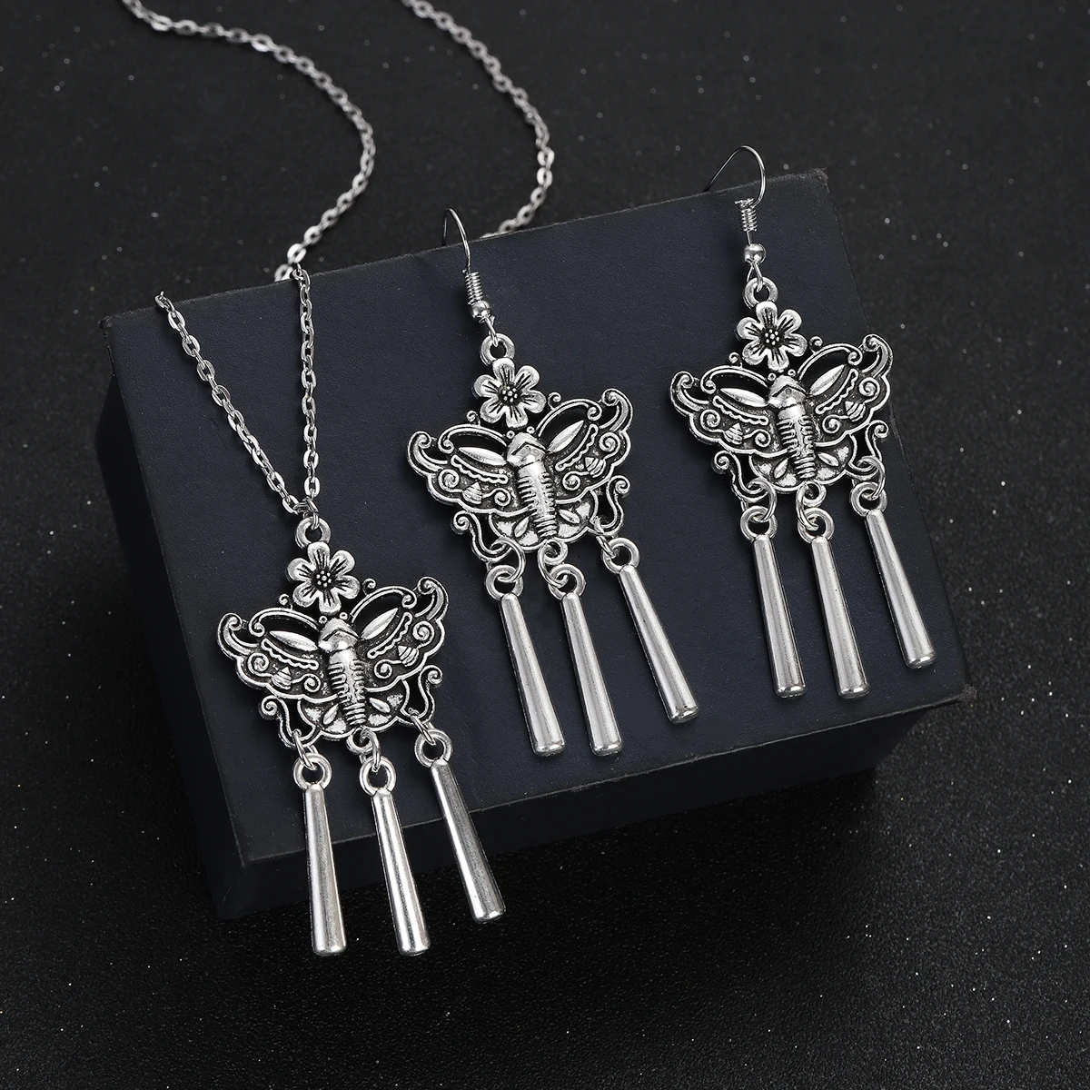 Jewelry Color New Sier Set Women's Ethnic Vintage Geometric Flower Tassel Earring Necklace Sets Female Party Accesories smile