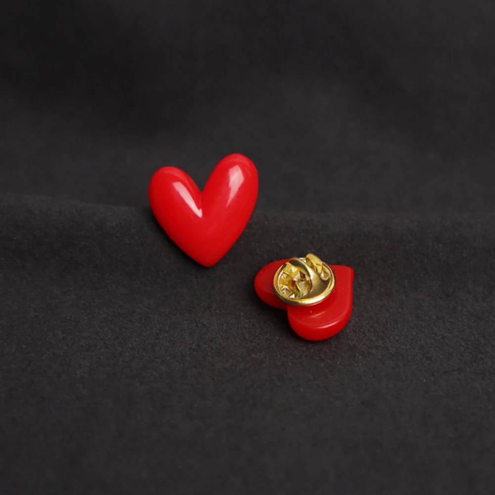 Cute Heart 2023 Red Shape Resin Brooch For Lovers Gift Wedding Party Jewelry Brooch Christmas New Year Gift Artist Jewelry smile
