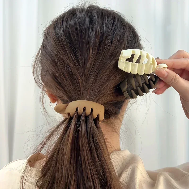 Claw Clips Twist Korean Solid Color Simple Design High Ponytail Styling Tool Hair Accessories Crab Hairgrip For Women ddmysmile Headwear Smile