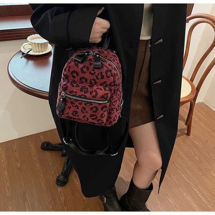 2024 new leopard print women's backpack for outdoor shopping and commuting, mini backpack, fashionable and versatile mobile phone bag