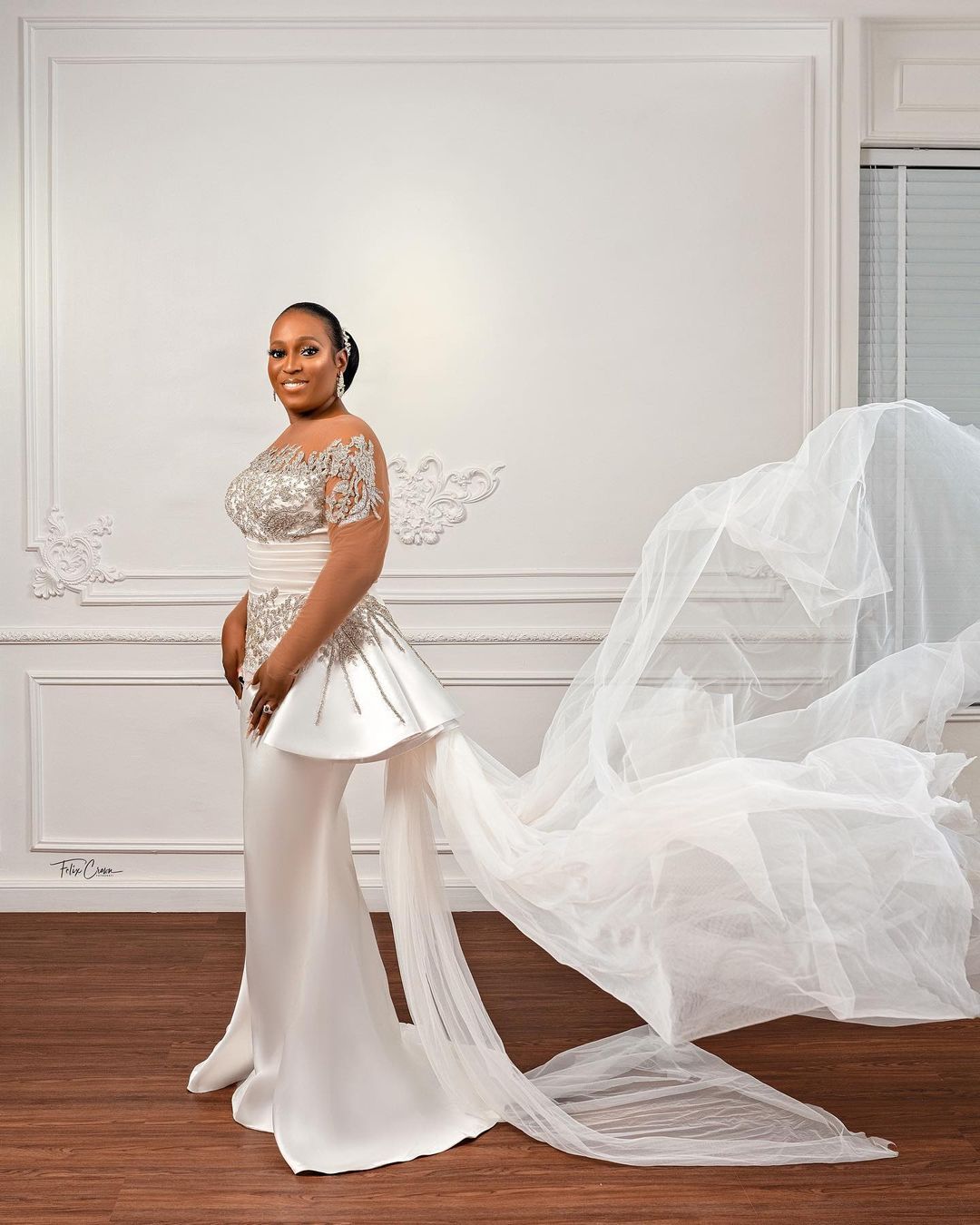 2024 Arabic Mermaid Wedding Dresses Illusion Jewel Neck Sier Crystal Beads Long Sleeves Bridal Gowns Plus Size Overskirts 0513