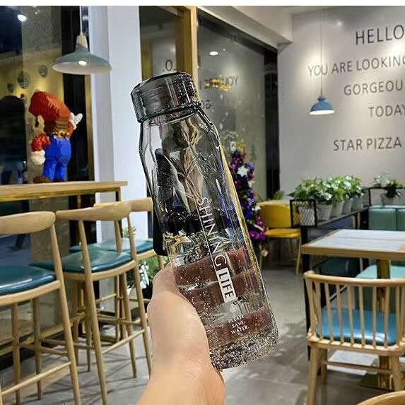 Custom 570ml Large capacity water for men and women student movement Portable plastic Simple summer ins casual cup