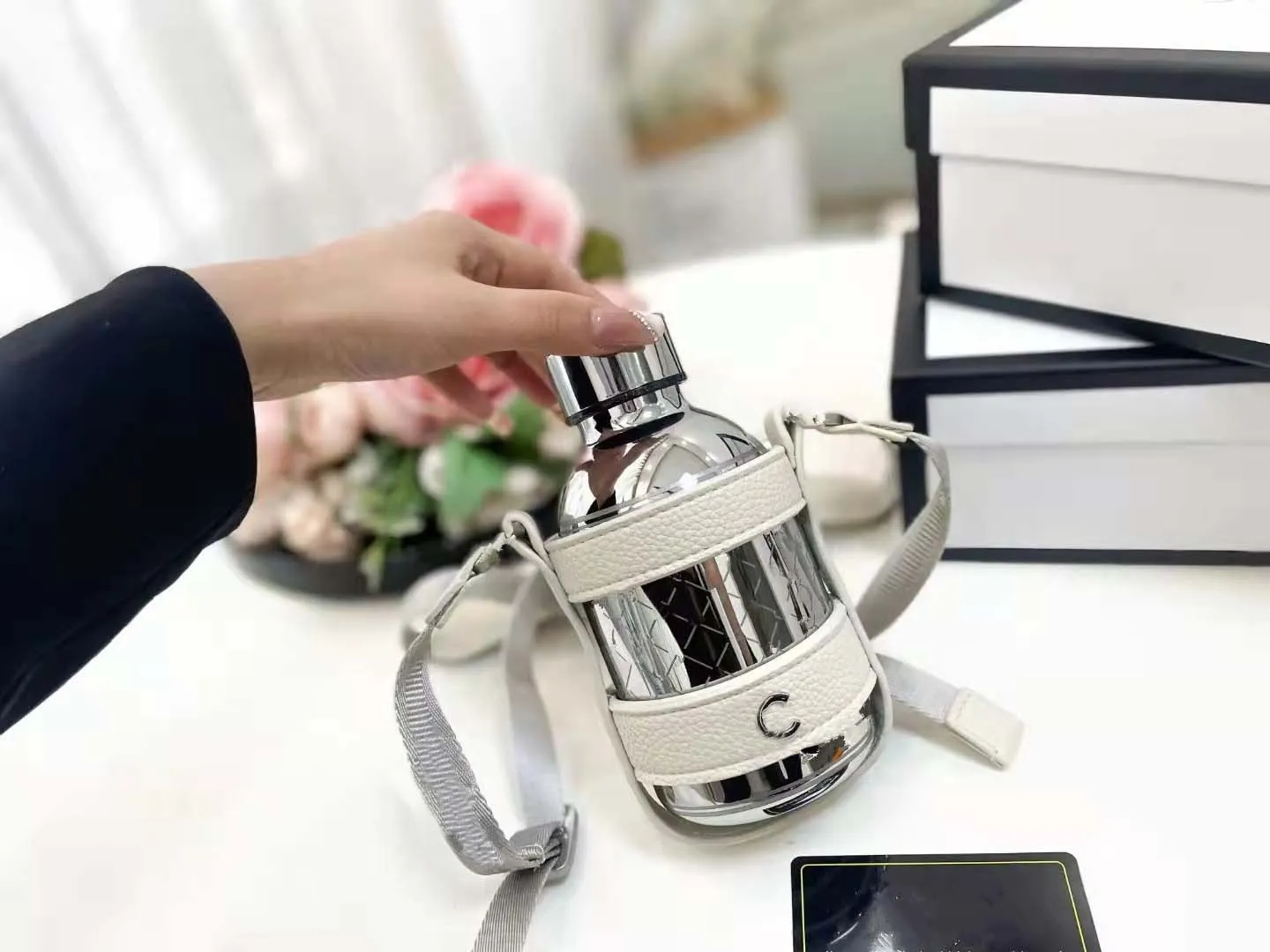 Designer Lux insulated cup with chain rope classic logo embroidered small fat Ding portable insulated cup sports travel Crossbody cup fashion Tumblers