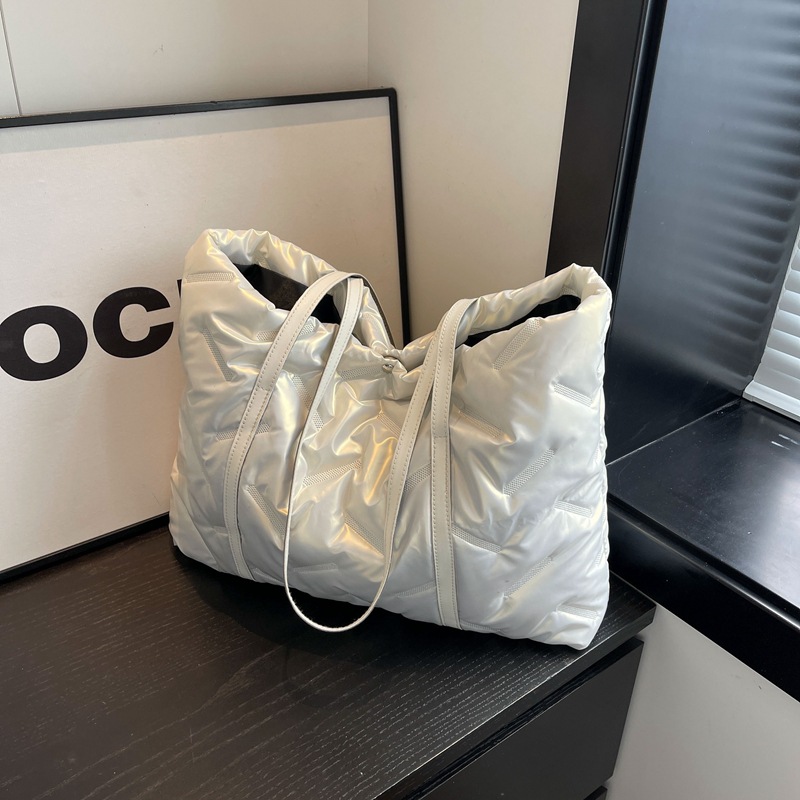 2025S Fashion Designer Autumn Winter Cotton Clothing Big For Women New Trendy And Fashionable Casual Shoulder Bag With Large Capacity Free Shipping