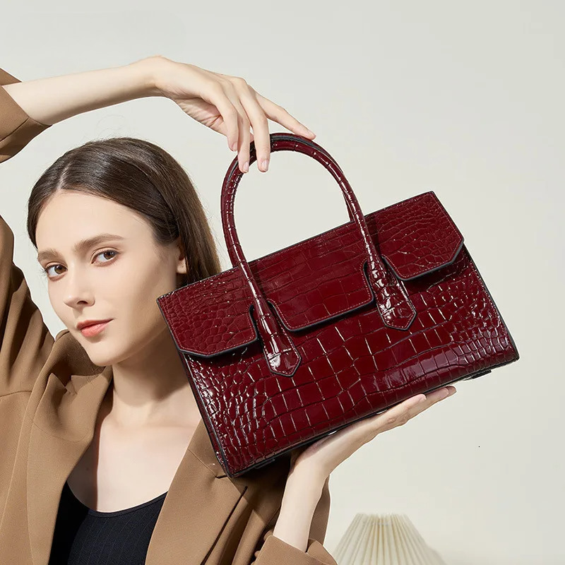 Leisure Fashion All-Match Wine Red Large Tote Glossy Hard Patent Cow Leather Women Handbag Business Office Shoulder Bag Patent Leather Cover Style Bag