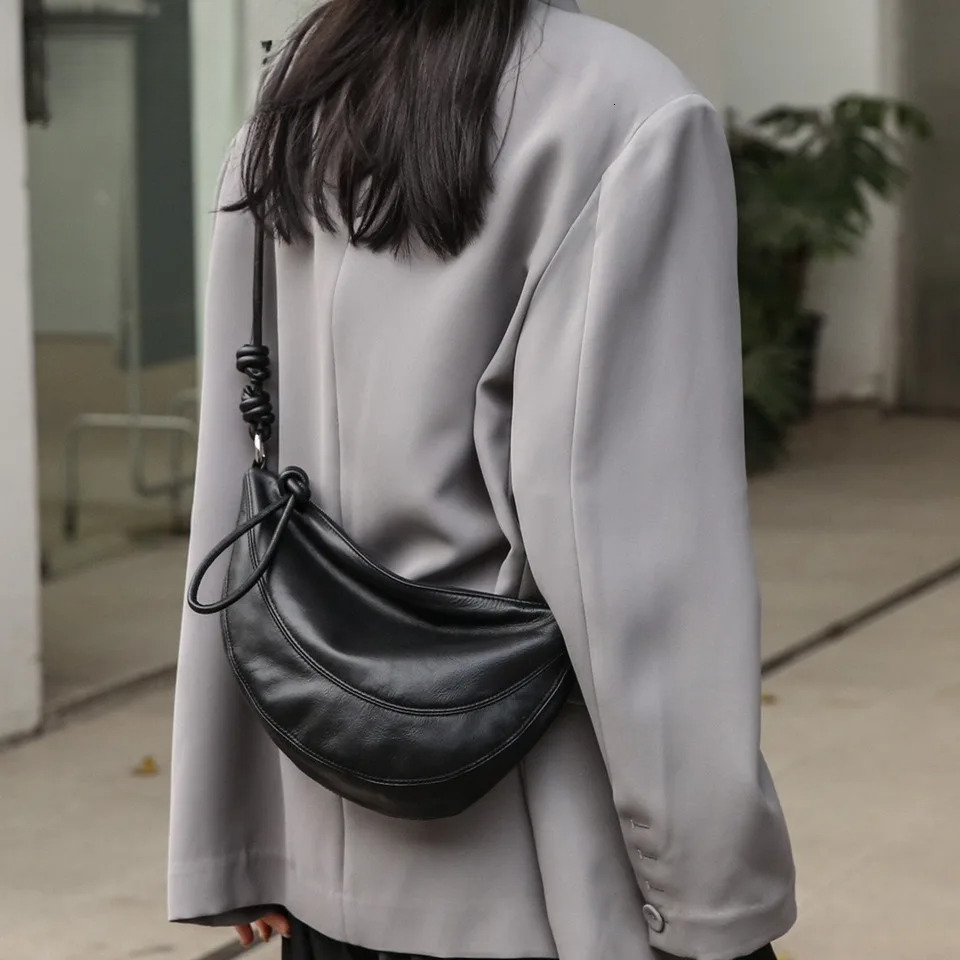 Niche Style Half-Moon Shape Flap Saddle Small First Layer Cow Leather Women Shoulder High-End Daily-Use Crossbody Bag Genuine Leather Zipper BagVoyage
