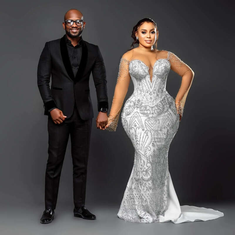 2024 Arabic Aso Ebi Plus Size Urious White Mermaid Wedding Dresses Beaded Crystals Sheer Neck Bridal Gowns Dress