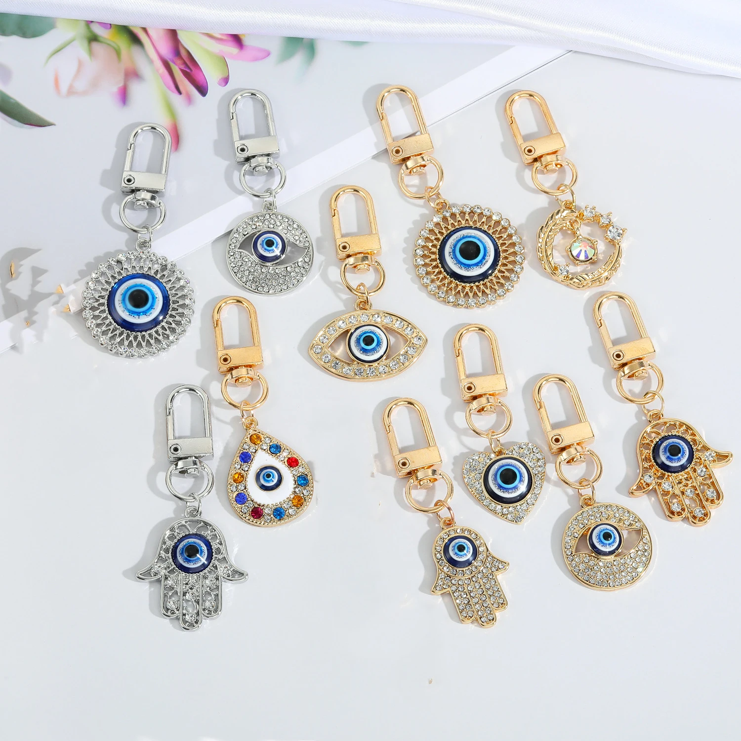 1Pcs 2025 new Evil Eye Keychain Key Ring For Women Friend Lovers Colorful Rhinestone Hand Heart Eye Pendant Bag Car Key Accessories Gift