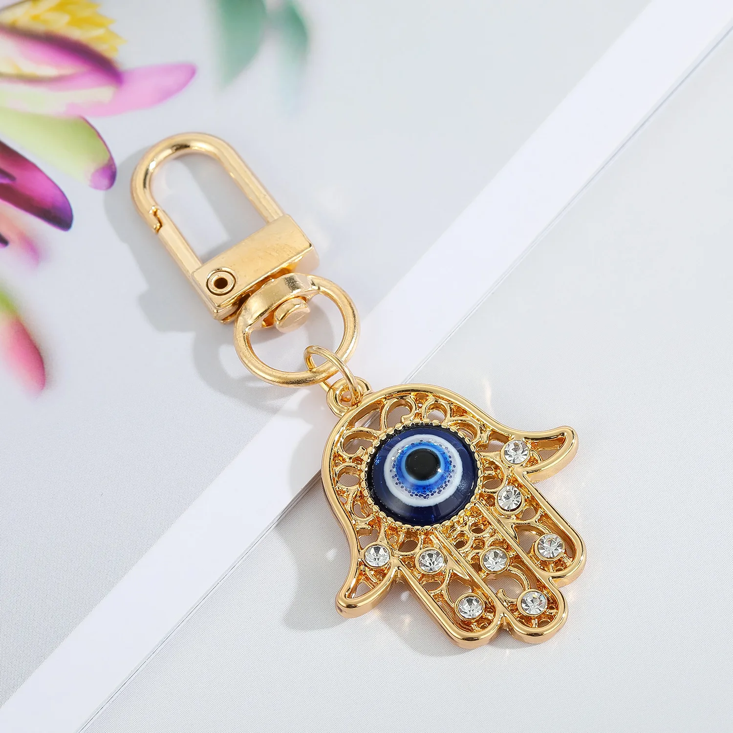 1Pcs 2025 new Evil Eye Keychain Key Ring For Women Friend Lovers Colorful Rhinestone Hand Heart Eye Pendant Bag Car Key Accessories Gift