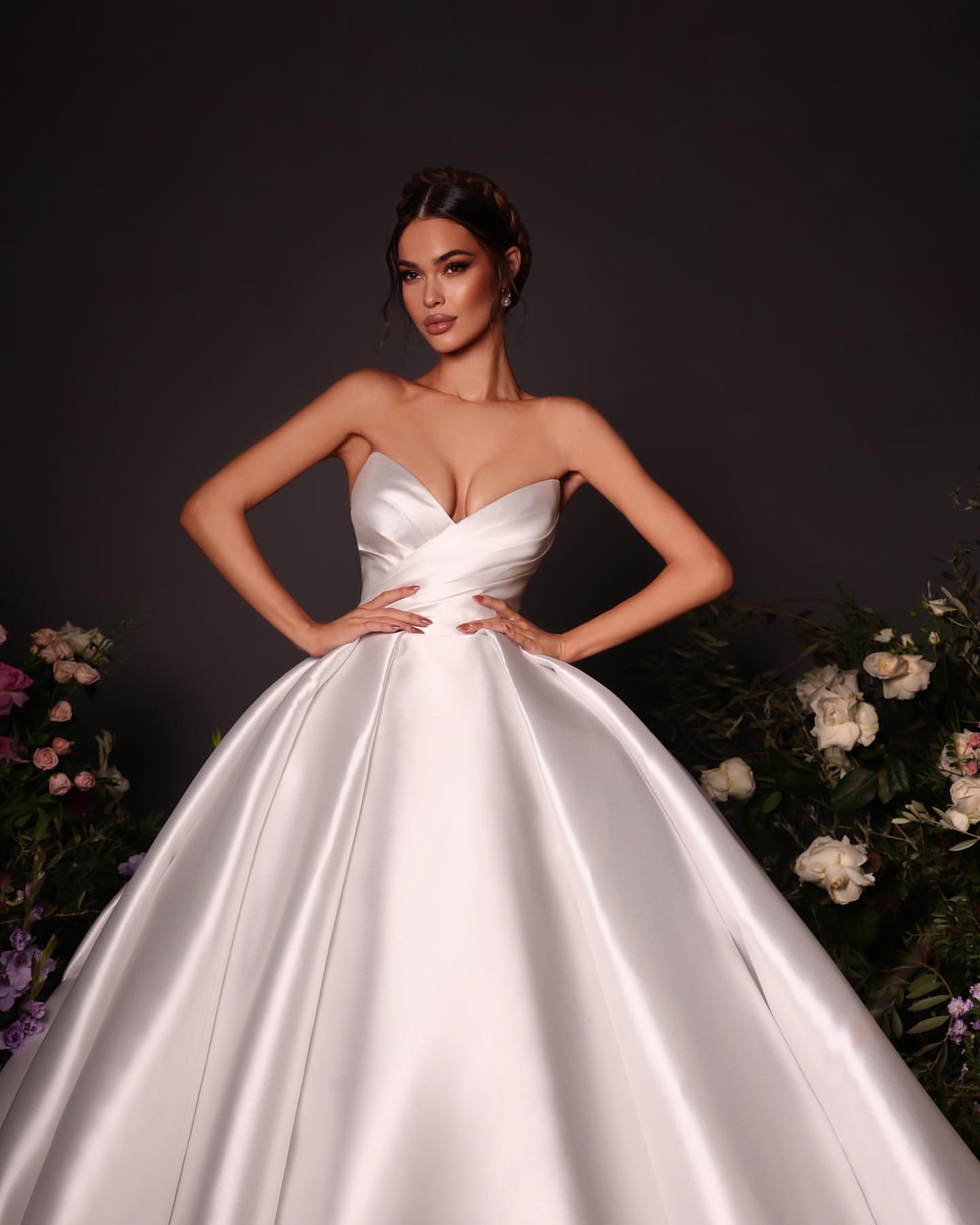 Garden Ball Gown Wedding Dress for Bride Sweetheart Satin Wedding Dresses Bridal Gowns Vestido De Noiva Pleats Ruffle Backless Robe Mariage