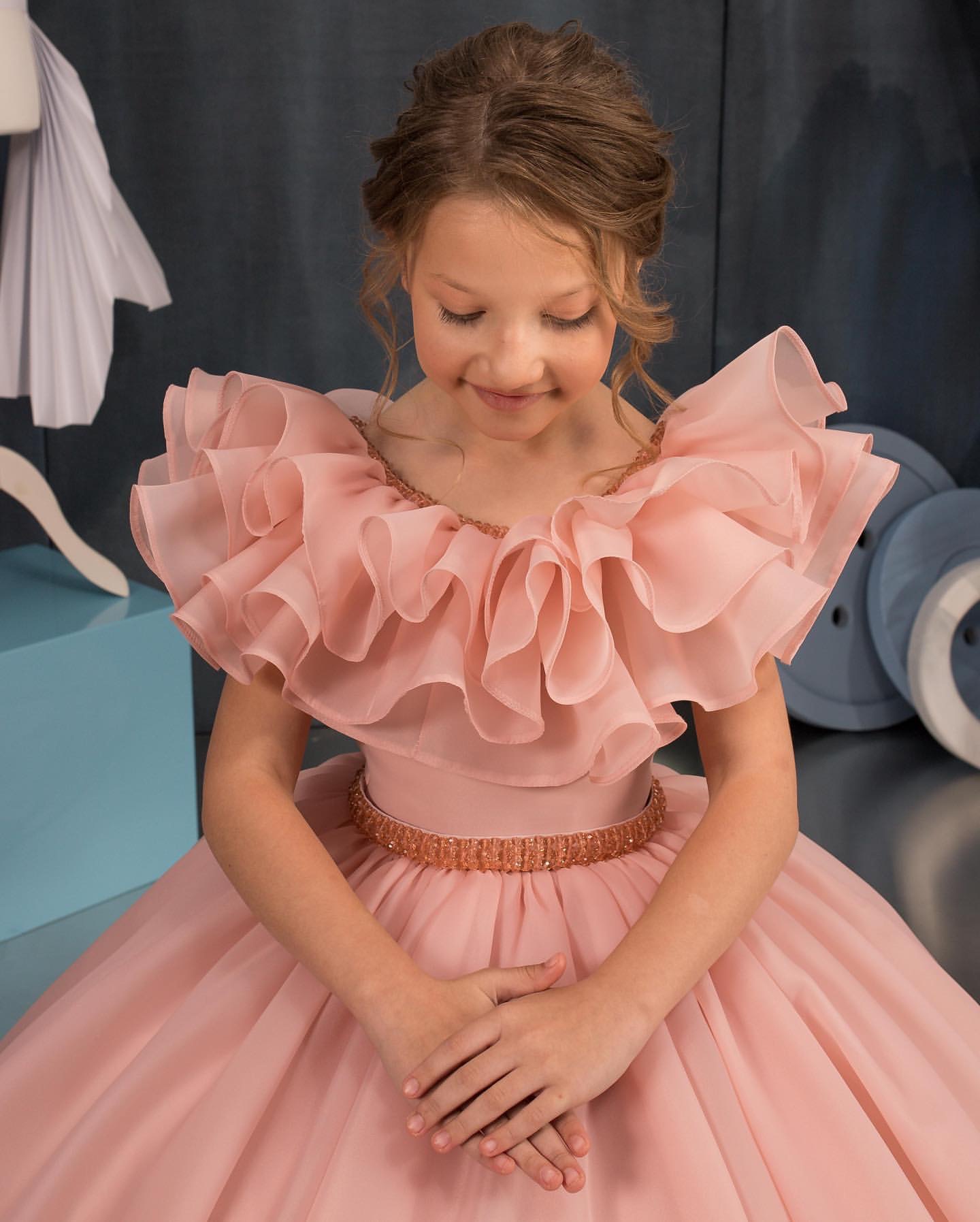 Cute Pink Flower Girls Dresses Ruffle Shoulder Girl Pageant Gowns Kids First Communion Dress Beading Waist Ruched Birthday Dress 0616