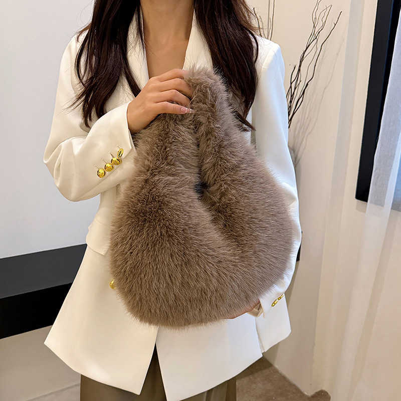 Cute Furry Fur Bag for Autumn and Winter Women s New Stylish Handheld Large Capacity Plush Bucket Bag Trendy 241109