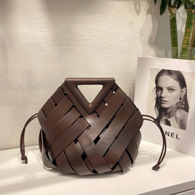 New Trend Fashion Handbags And Purses For Women Designer Triangle Hobos Hollow Out Vegetable Basket Leather Shoulder Bags Patent Leather Hasp Style Ba