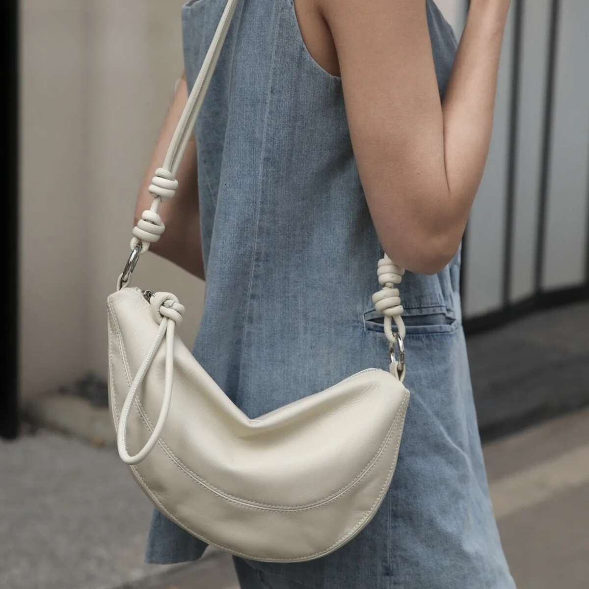 Niche Style Half-Moon Shape Flap Saddle Small First Layer Cow Leather Women Shoulder High-End Daily-Use Crossbody Bag Genuine Leather Zipper BagVoyage