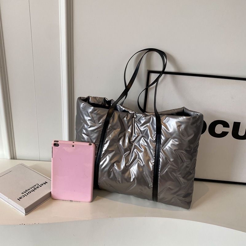2025S Fashion Designer Autumn Winter Cotton Clothing Big For Women New Trendy And Fashionable Casual Shoulder Bag With Large Capacity Free Shipping