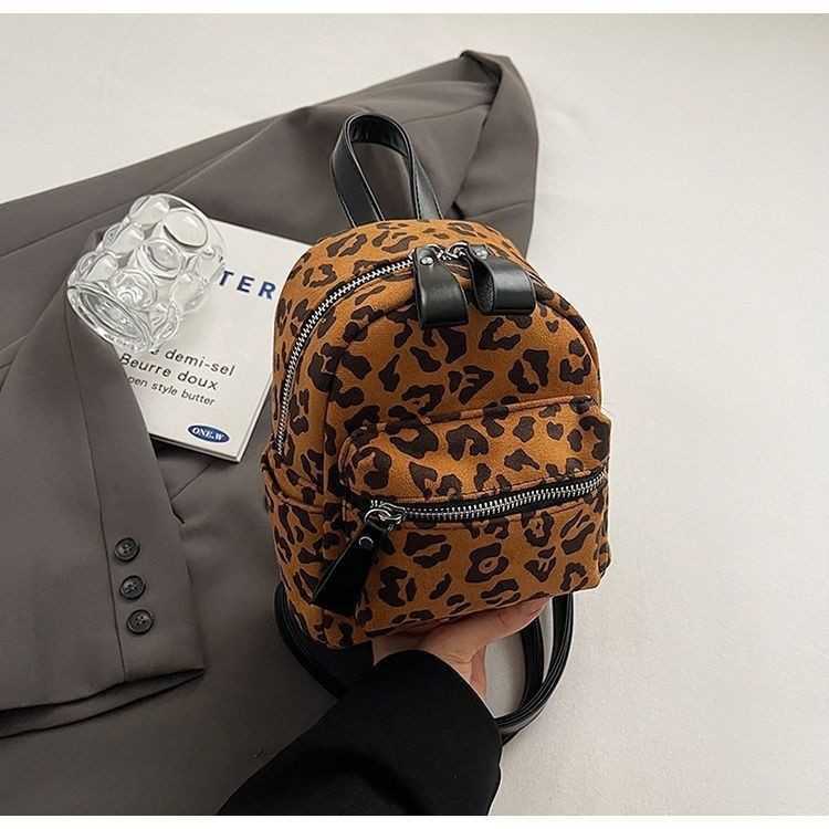 2024 new leopard print women's backpack for outdoor shopping and commuting, mini backpack, fashionable and versatile mobile phone bag