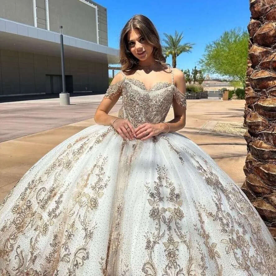Ivory Quinceanera Dresses 2024 Lace Appliqued Tull Crystal Ball Gown Vestidos Sweetheart Sweet