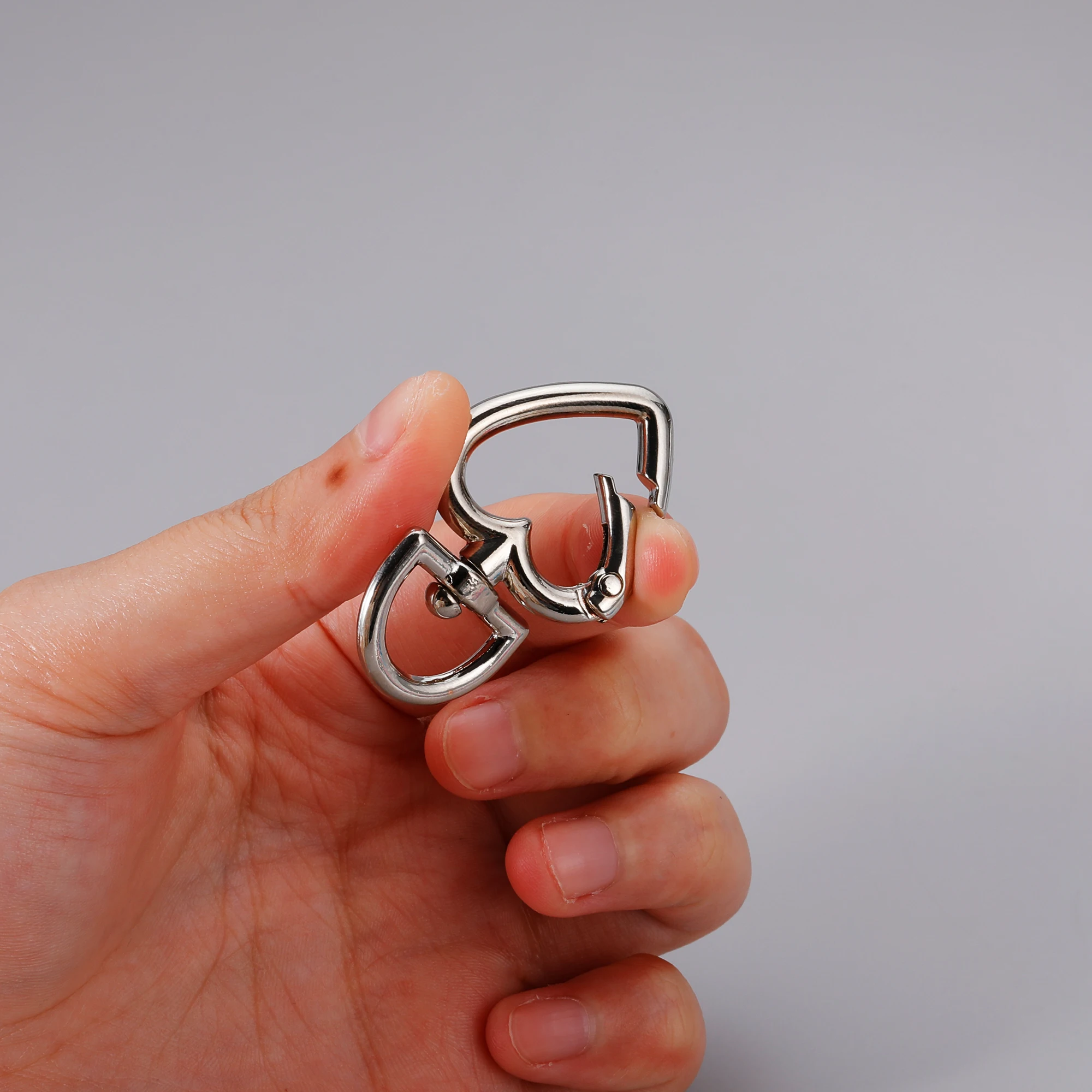 45mm Metal Heart 5pcs Shape Spring Clasps Openable Carabiner Keychain Clips Hook Dog Chain Buckles Swivel Connector Accessories smile