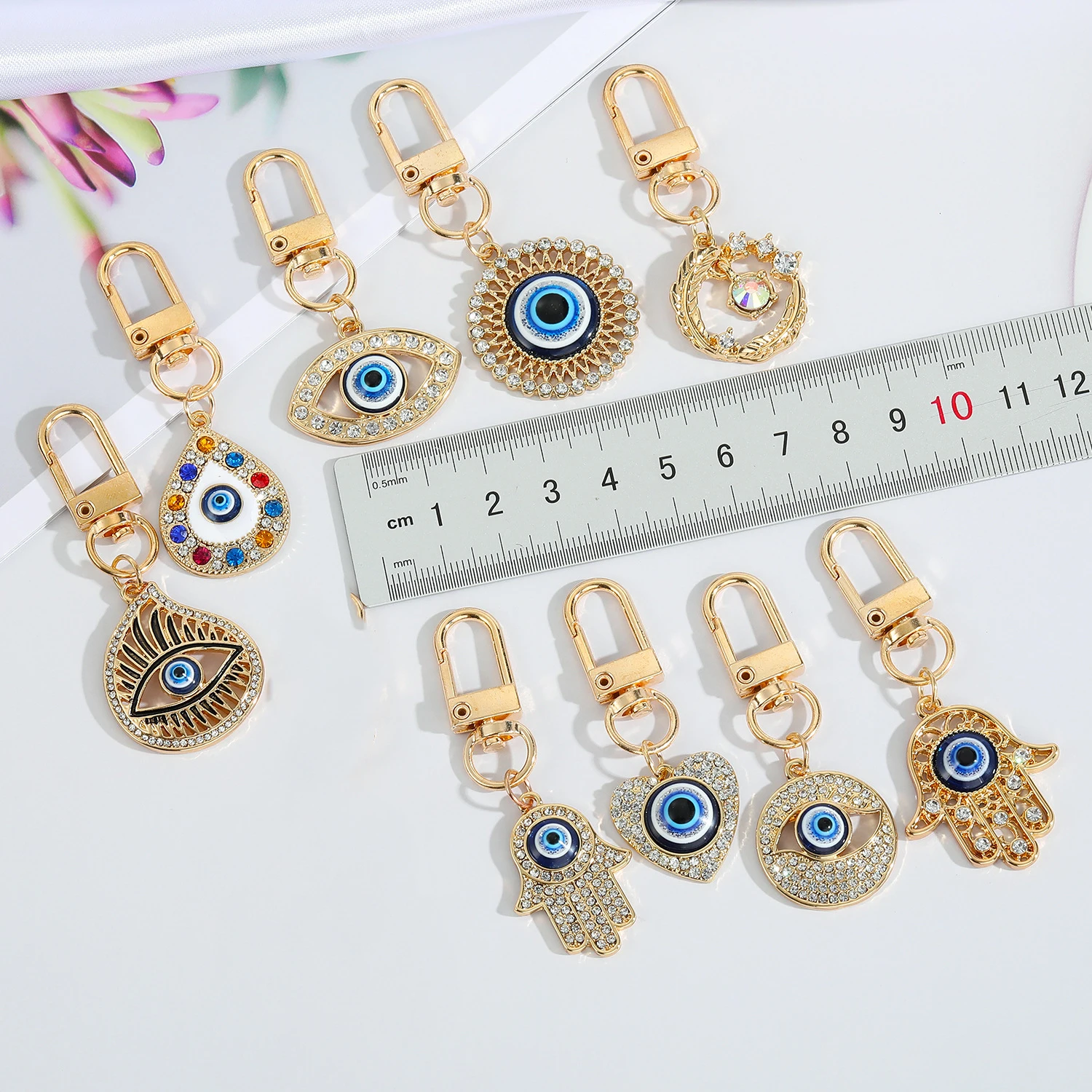 1Pcs 2025 new Evil Eye Keychain Key Ring For Women Friend Lovers Colorful Rhinestone Hand Heart Eye Pendant Bag Car Key Accessories Gift