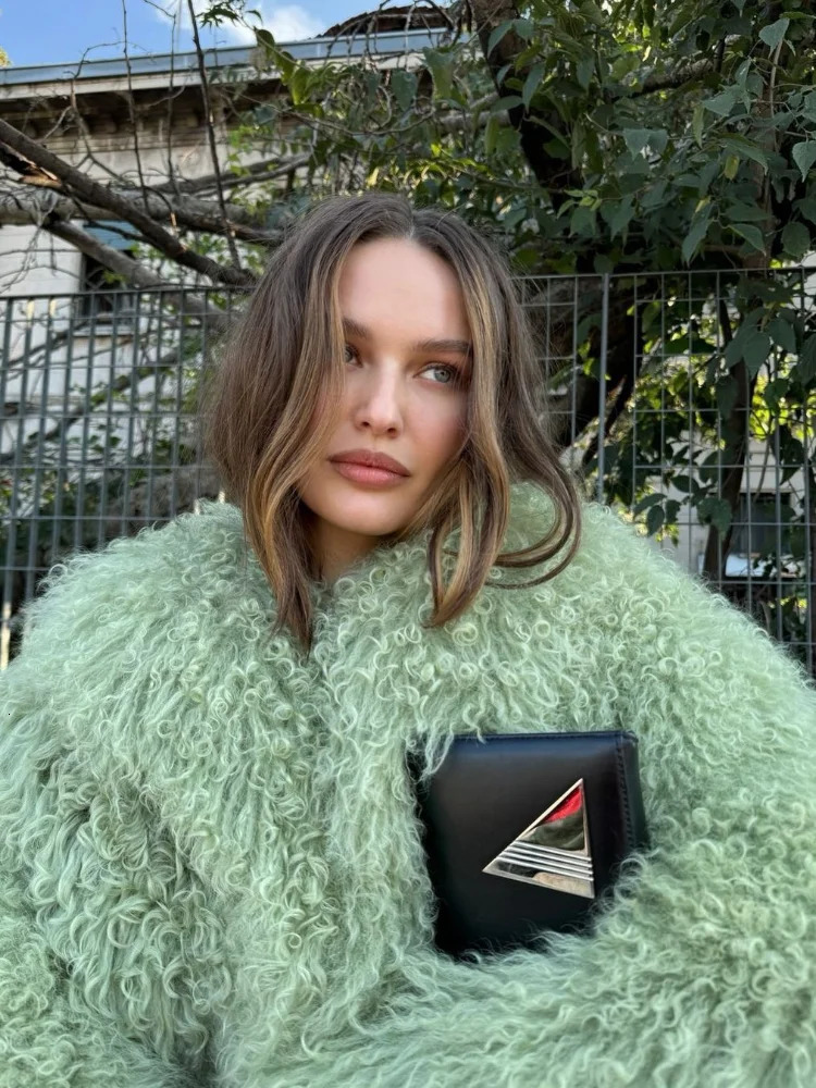 Chic Green Oversized Plush Womens Fur Coat Elegant Soft Warm Long Sleeves Loose Jackets Winter Ladies Chic Streetwear 241108