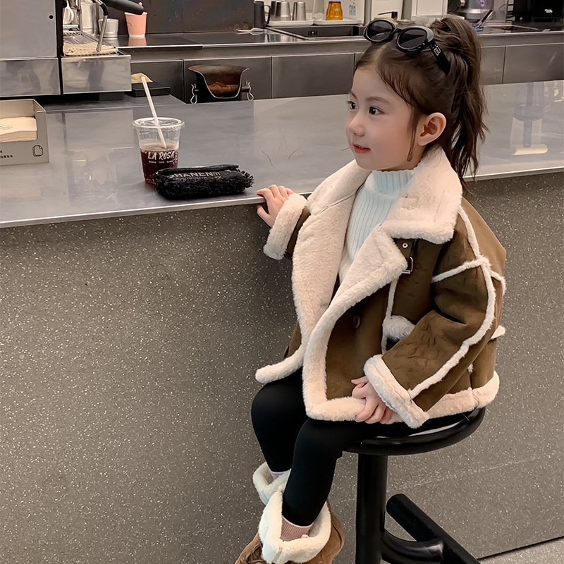 Designer shoes Children's clothing jacket autumn and 2024 new item for little girls, children's fur integrated winter clothing, pink top, fr