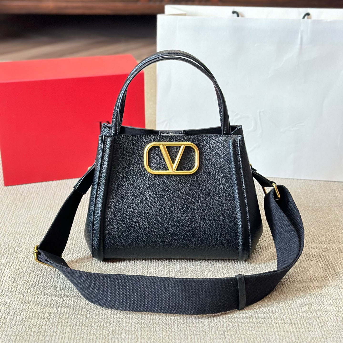 Designer bag Fashion Women's chain shoulder bag handbag Large capacity rhinestone bag Crossbody Luxury bag Brand Embossed Tote bag Purse Leather 2024