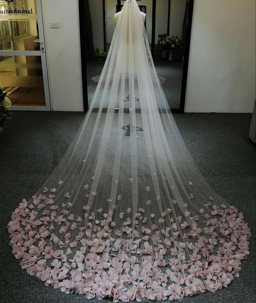 Elegant Gorgeous Pink 3M Long Cathedral Wedding Veils With 3d Lace Appliques Hand Made Flowers Pearls Beaded Soft Tulle One Layer Bridal Veil VV115