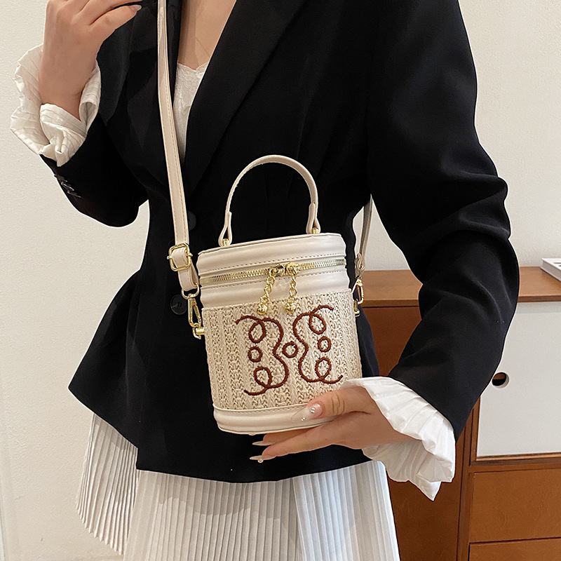 This years bag 2024 fashion embroidery thread letter texture ins internet celebrity handbag crossbody cylindrical bag for women 220315