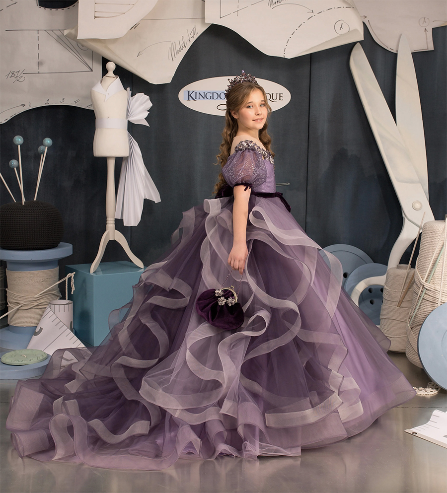 2024 New Purple Little Girls Pageant Dresses Beaded Crystals Ball Gown Crew Neck Kids Toddler wer Prom Party Gowns for Weddings cascading ruffles