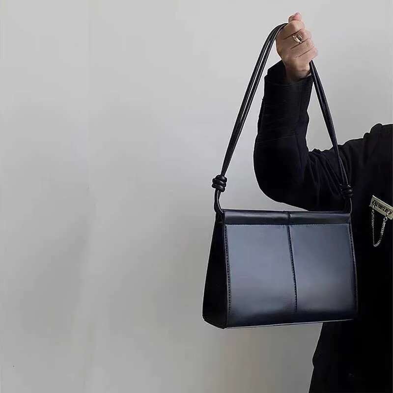 2025 Niche Design New Women's Bags Height Texture Ins Korean Cold Style Underarm Women Square Sg Shoulder Bag