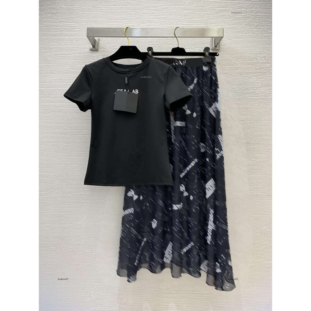 Women skirt Set Designer t shirts suit Womens shirt 2pcs brand spring short sleeves Blouse fashion tshirt LOGO skirt two piece dress suits Apr 08 X1FP