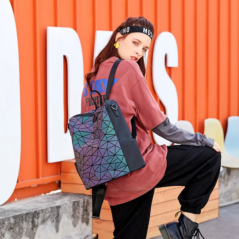Women Backpack large Luminous Female Sequin Travel Bag School Backpack For Teenage Girls holographic Bagpack sac a dos mochila smile