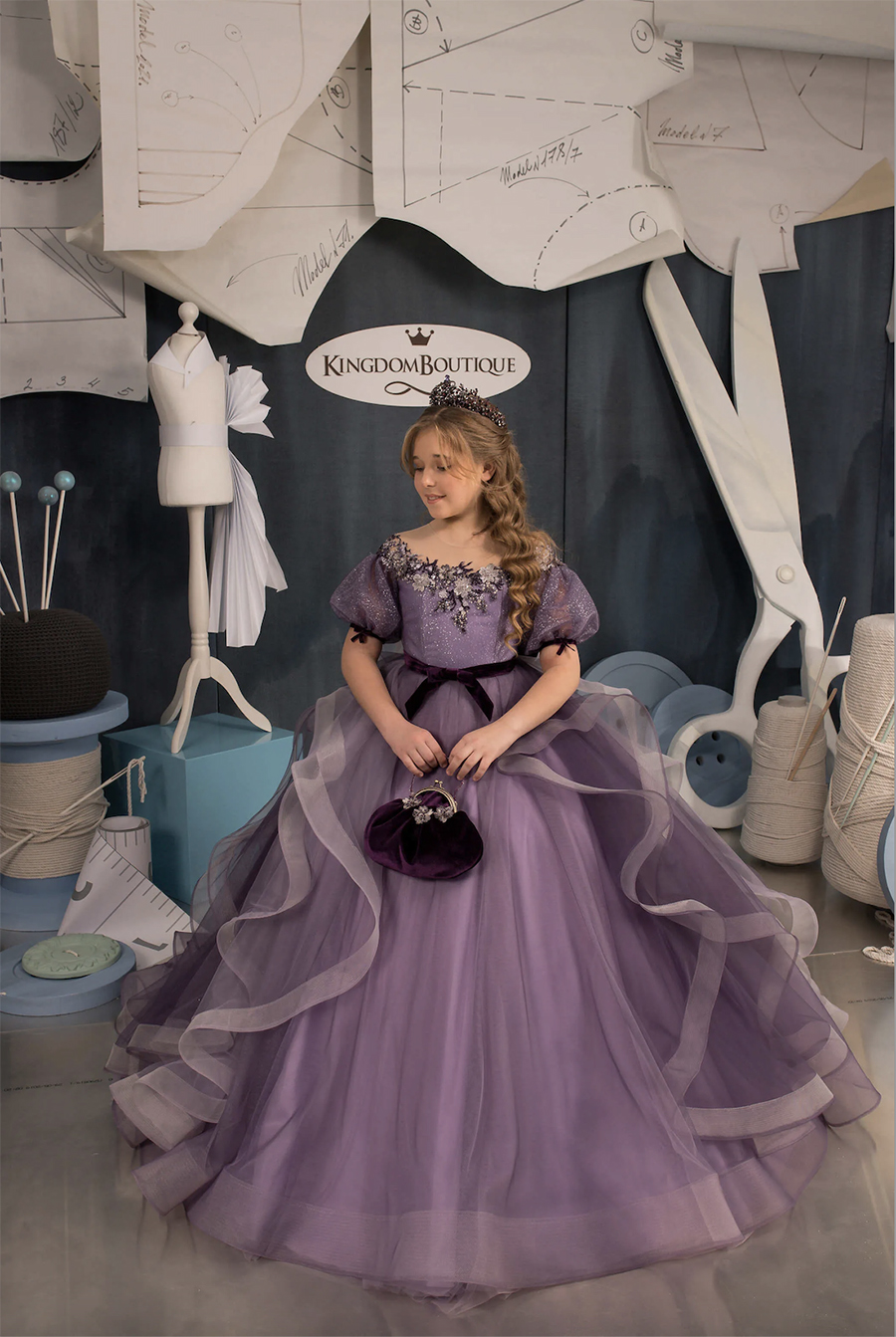 2024 New Purple Little Girls Pageant Dresses Beaded Crystals Ball Gown Crew Neck Kids Toddler wer Prom Party Gowns for Weddings cascading ruffles