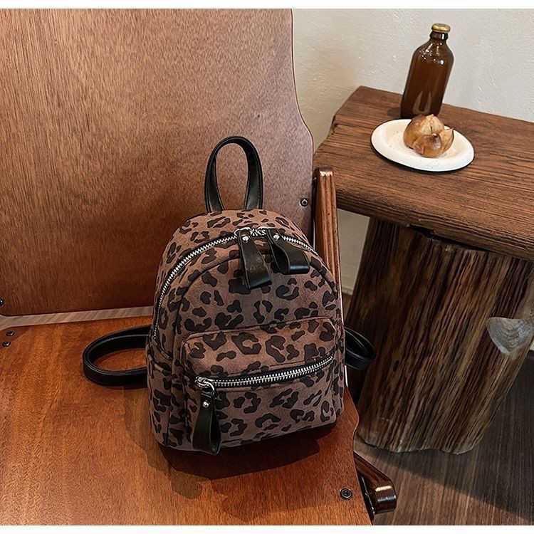 2024 new leopard print women's backpack for outdoor shopping and commuting, mini backpack, fashionable and versatile mobile phone bag