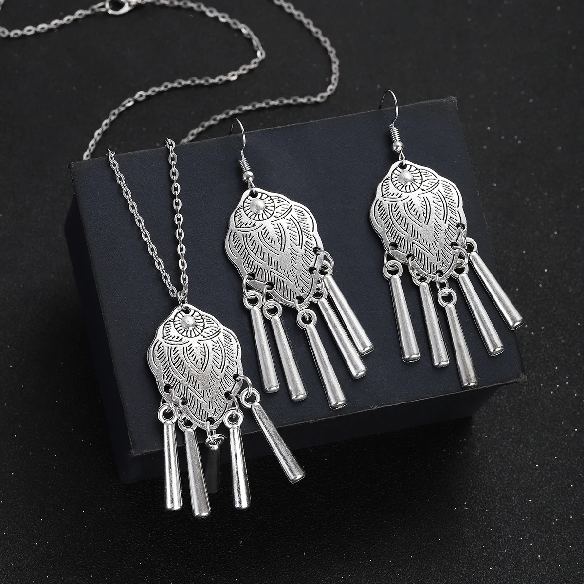 Jewelry Color New Sier Set Women's Ethnic Vintage Geometric Flower Tassel Earring Necklace Sets Female Party Accesories smile