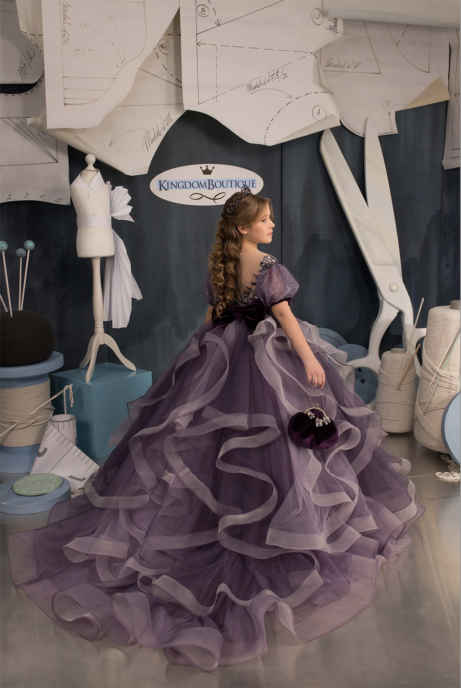 2024 New Purple Little Girls Pageant Dresses Beaded Crystals Ball Gown Crew Neck Kids Toddler wer Prom Party Gowns for Weddings cascading ruffles