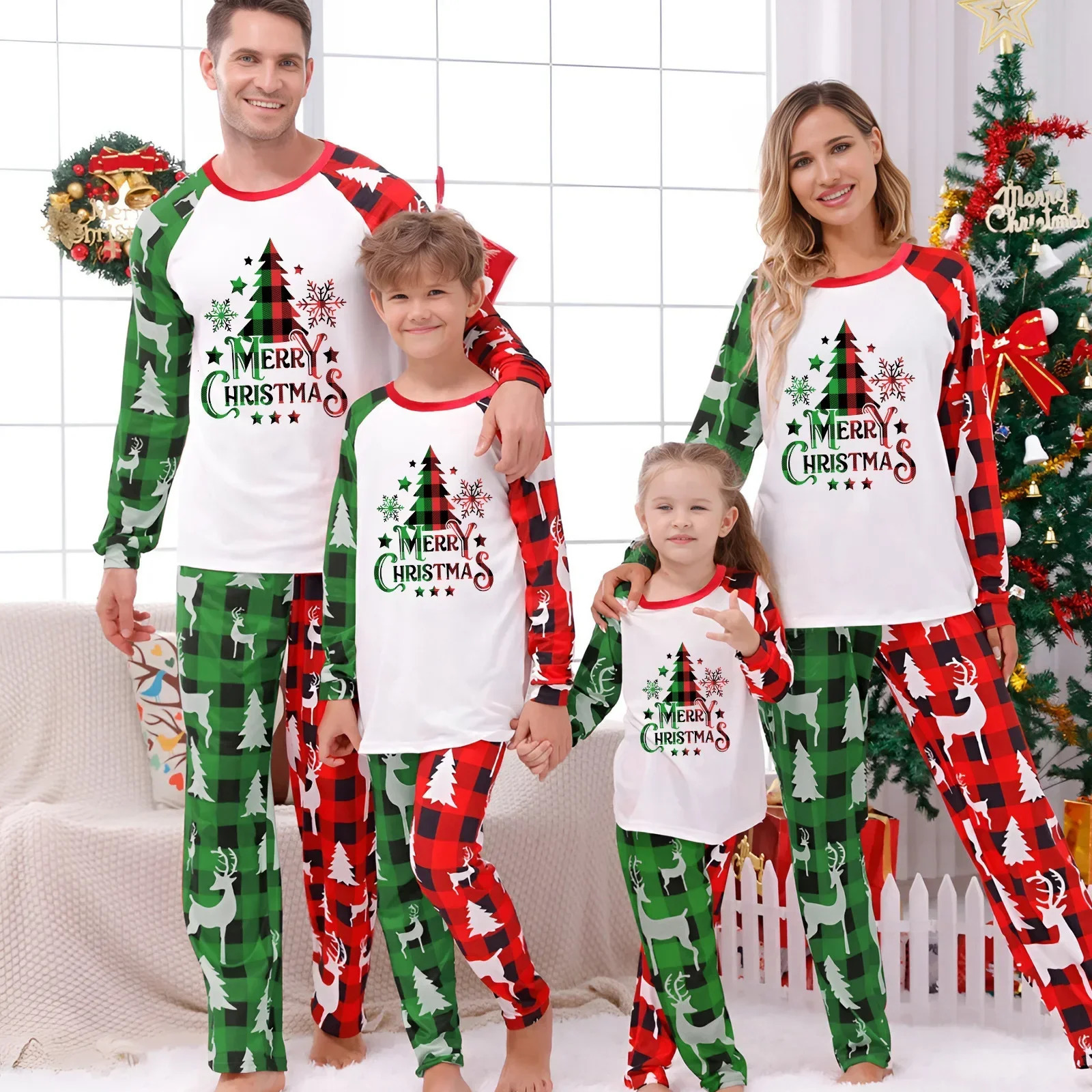 Winter Christmas Family Matching Pajamas Year Dad Mom Kids Baby Family Look Set Mother Daughter Father Son Pyjamas Outfit 241108