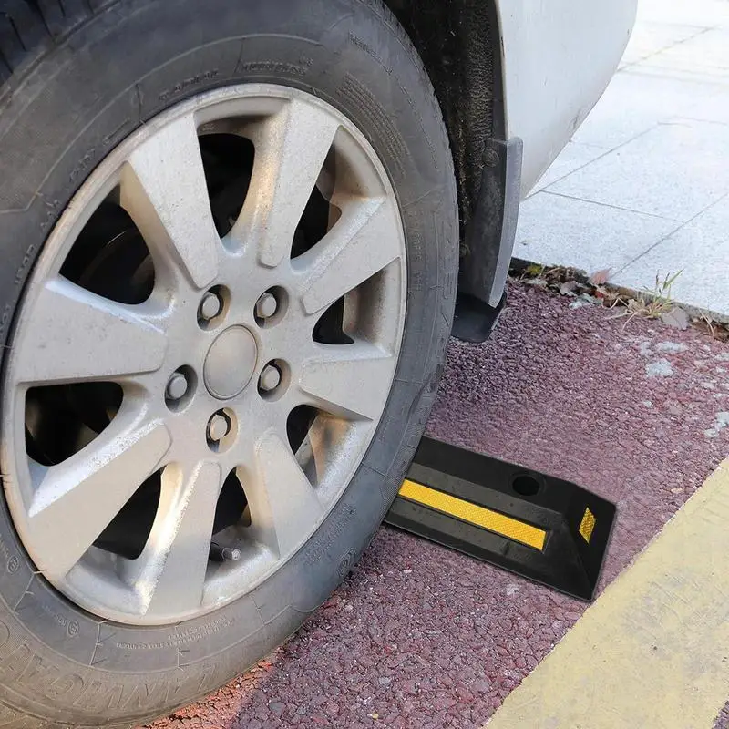 Car Stoppers For Garage Heavy Duty Rubber Parking Curb Guide With Yellow Reflective Tape Parking Space Stopper wheel aligner