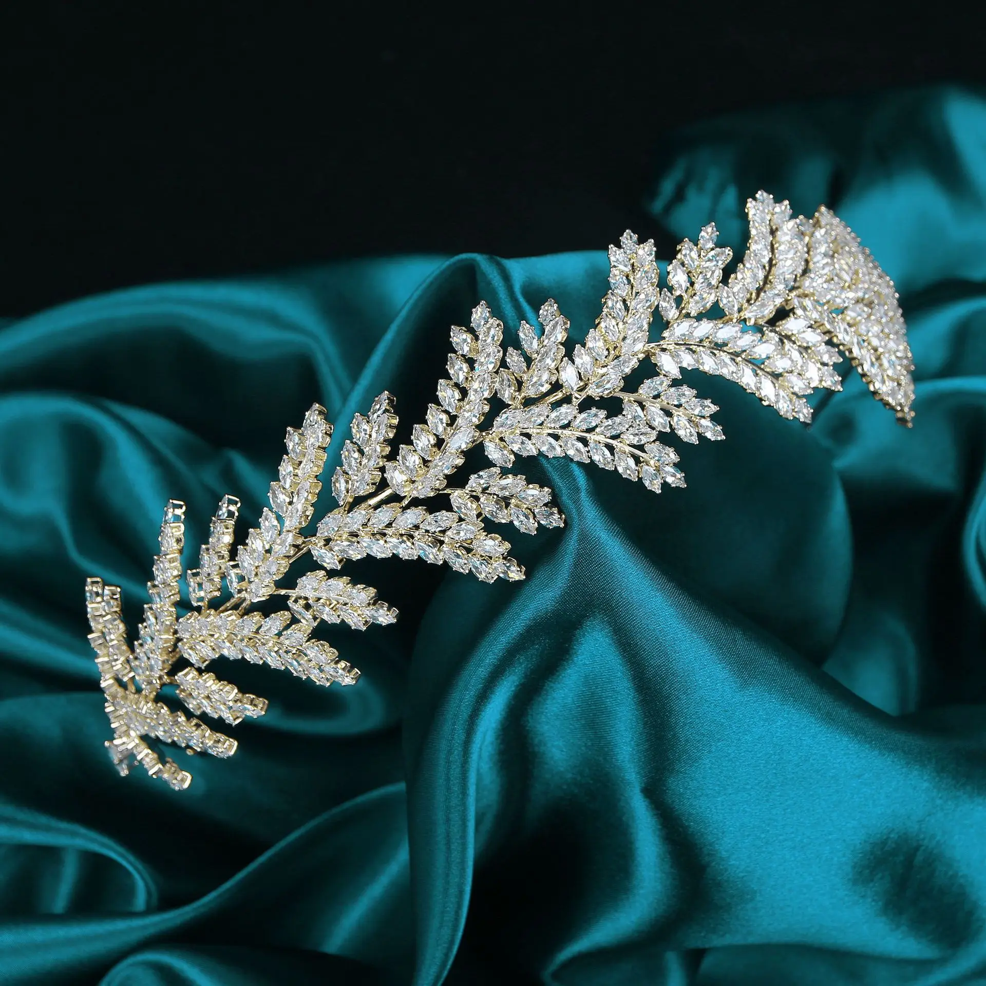 High Quality new Metal CZ Bride Tiara Women Crowns For Wedding Headpiece Rhinestones Bridal Tiaras Fine 2025 Sier Gold Headband