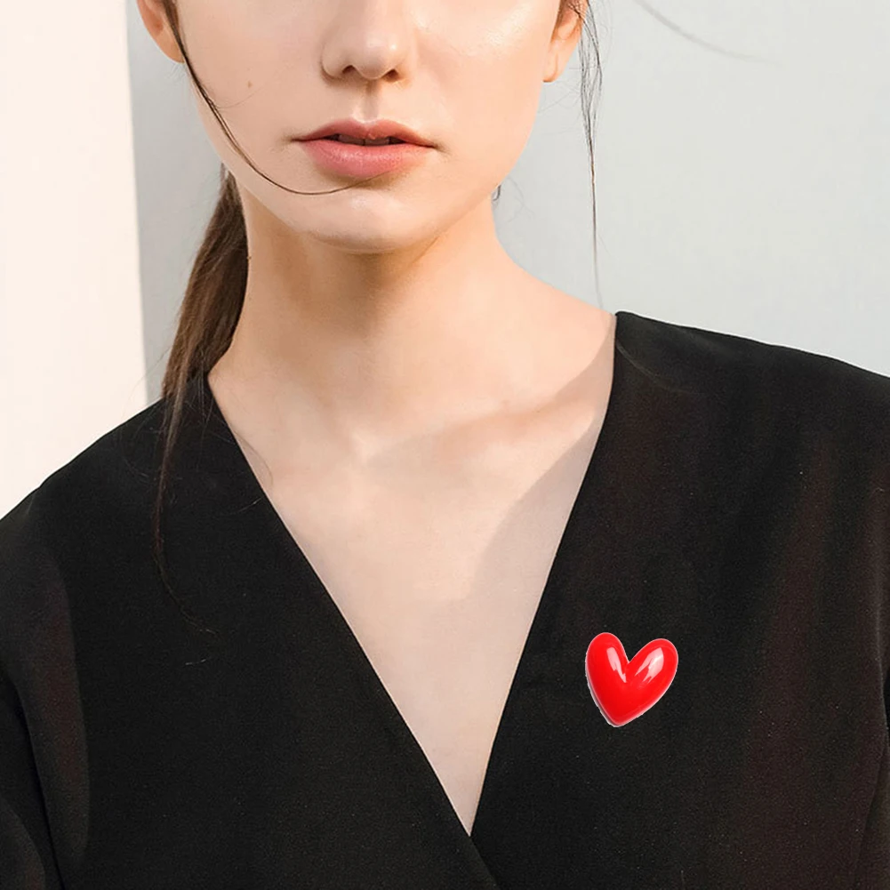Cute Heart 2023 Red Shape Resin Brooch For Lovers Gift Wedding Party Jewelry Brooch Christmas New Year Gift Artist Jewelry smile