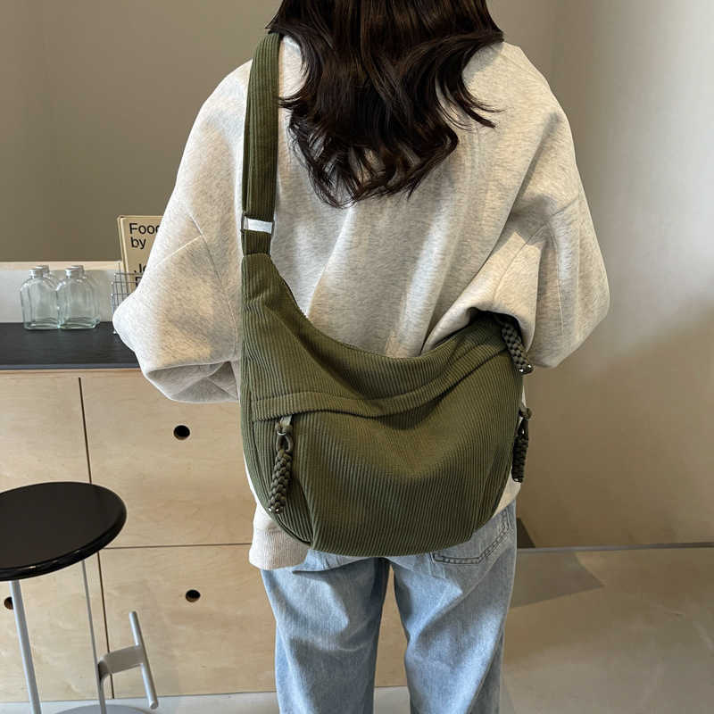 Dumpling Bag Crossbody Bag Large Capacity Commuting Bag 2024 New Corduroy Japanese Casual Versatile Shoulder Bag