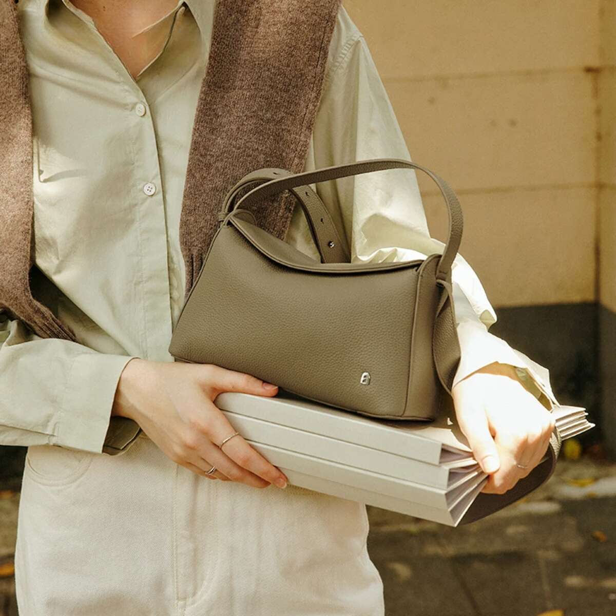 Original Brand Popular Shoulder Women's Fashion Designer Bag Casual Handbag Lady Bags Genuine Leather Hasp Style BagVoyage