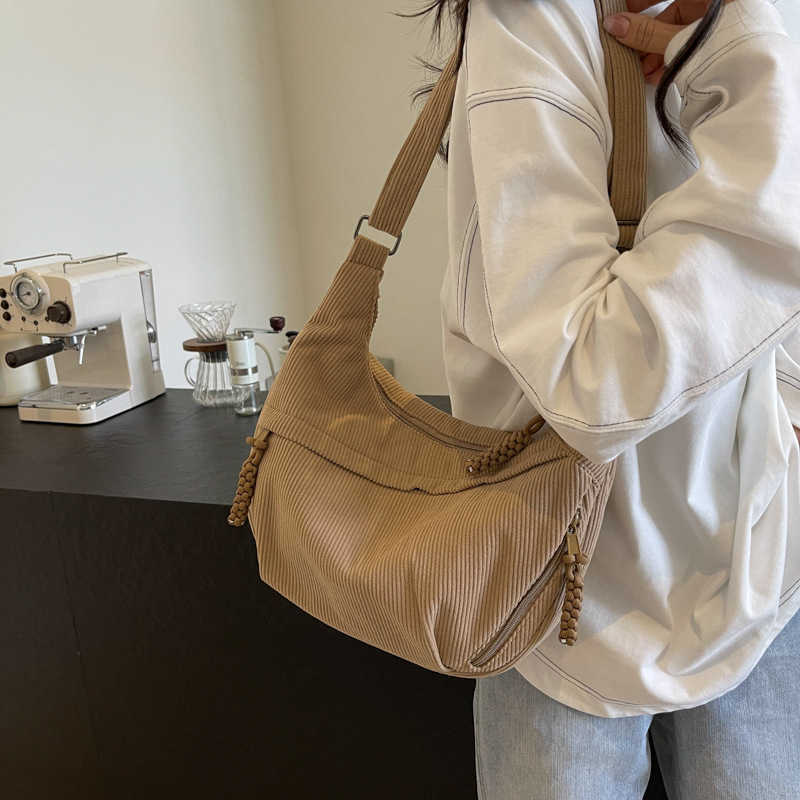 Dumpling Bag Crossbody Bag Large Capacity Commuting Bag 2024 New Corduroy Japanese Casual Versatile Shoulder Bag